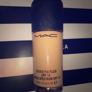 NC20 MAC studio fix fluid foundation